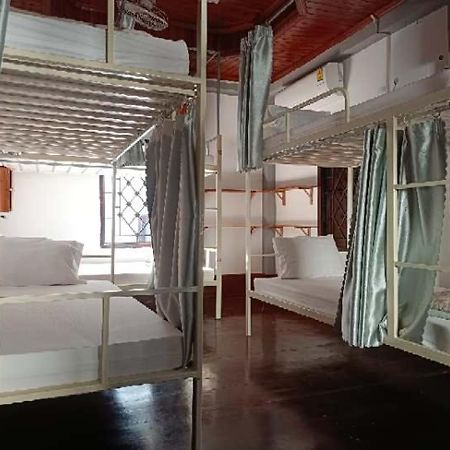 City Backpackers & Travel 琅勃拉邦 外观 照片